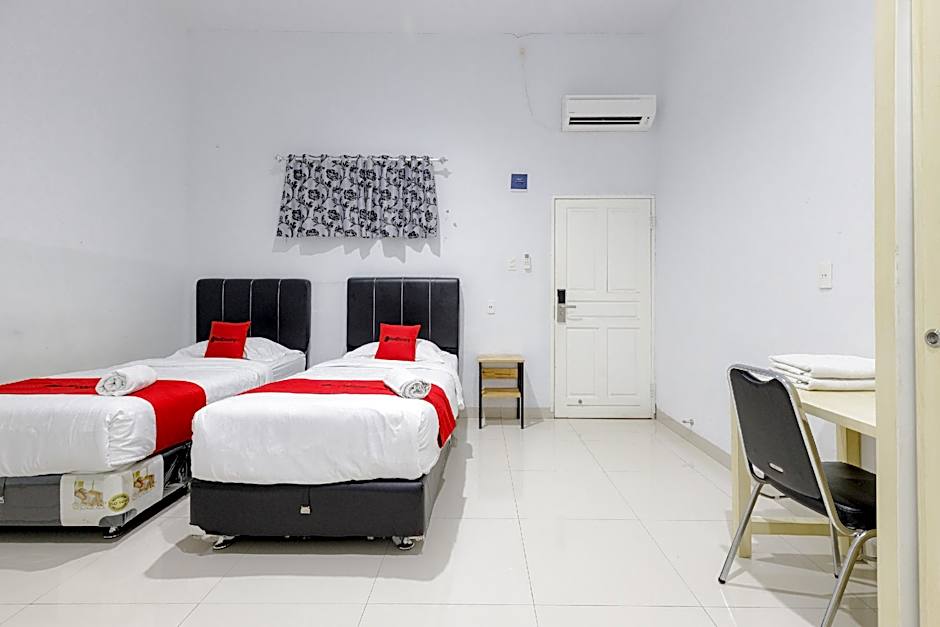 RedDoorz Plus near Thamrin Plaza Medan