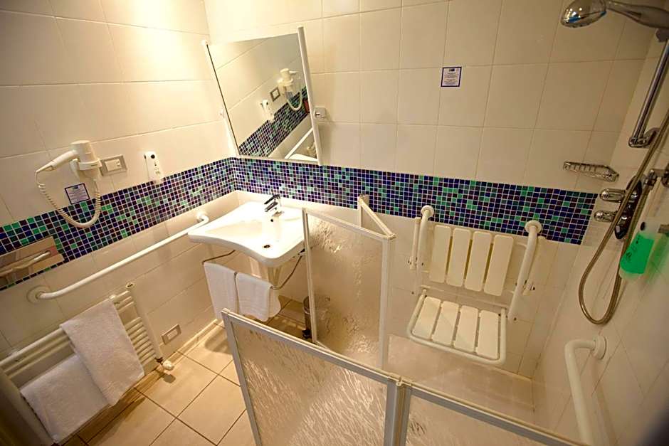 Photo 1 of 3 of Standard, Accessible