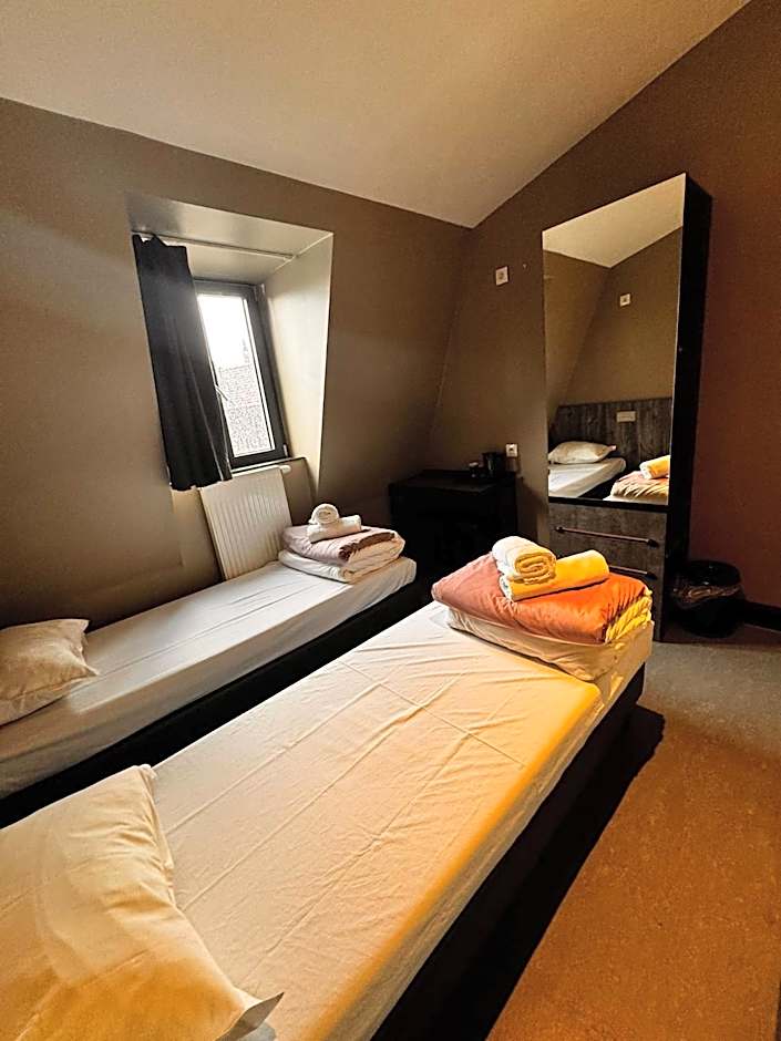 Brxxl 5 City Centre Hostel