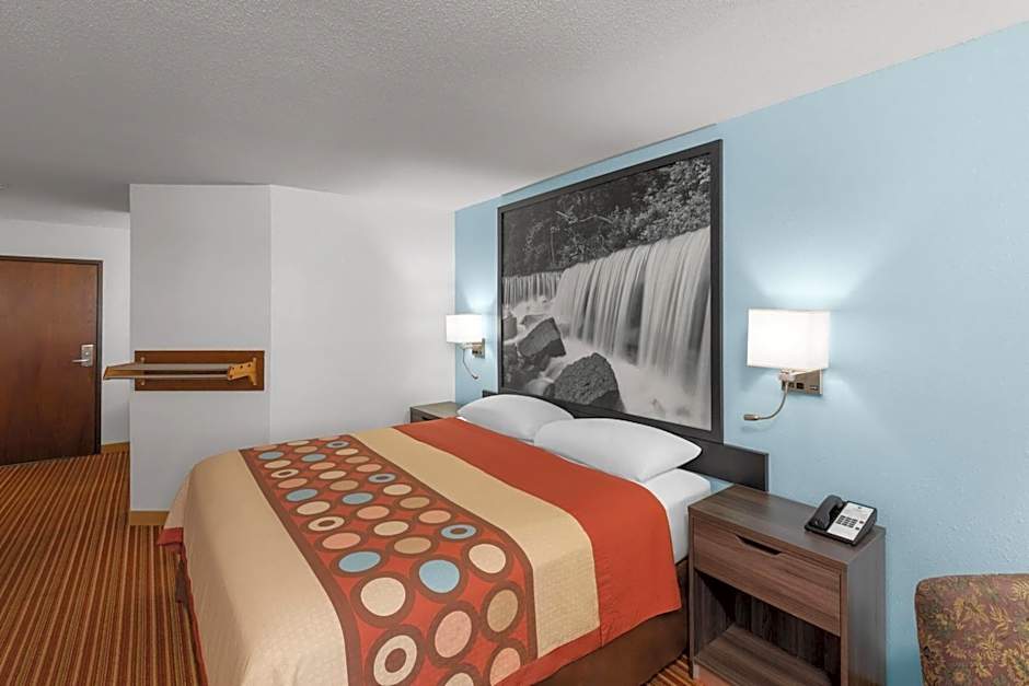 Super 8 by Wyndham Rock Port MO