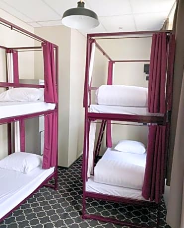 Bed in 6-Bed Female Dormitory Room Ensuite