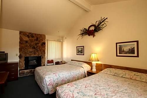 Monterey Fireside Lodge