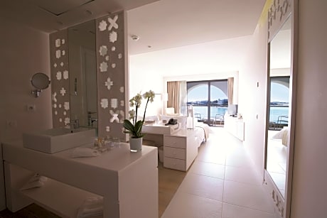 SUITE DELUXE FELL SEA VIEW (Double beds)