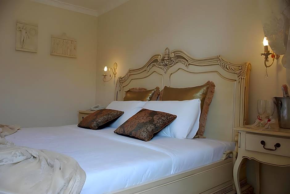 Parthenon Art Hotel