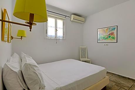 One-Bedroom Apartment semi down-stair level