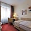 Garner Hamburg Wandsbek Marktplatz By IHG