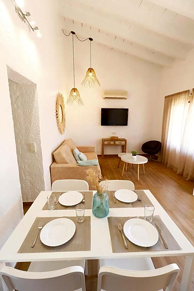 Naika Studios & Apartments