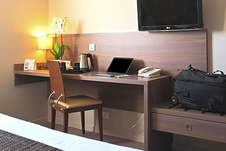Photo 1 of 6 of Quadruple Room