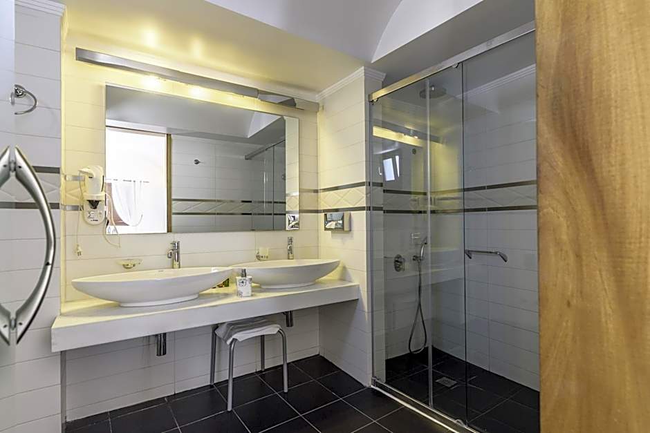 La Mer Deluxe Hotel & Spa