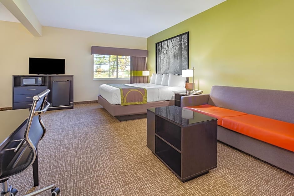 Super 8 by Wyndham Emmetsburg