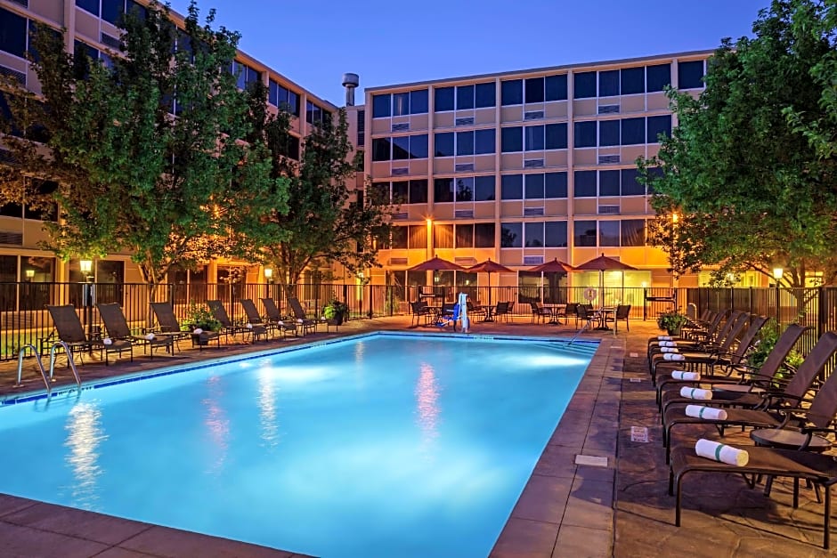 DoubleTree by Hilton Denver Central Park