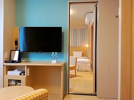Connecting Room