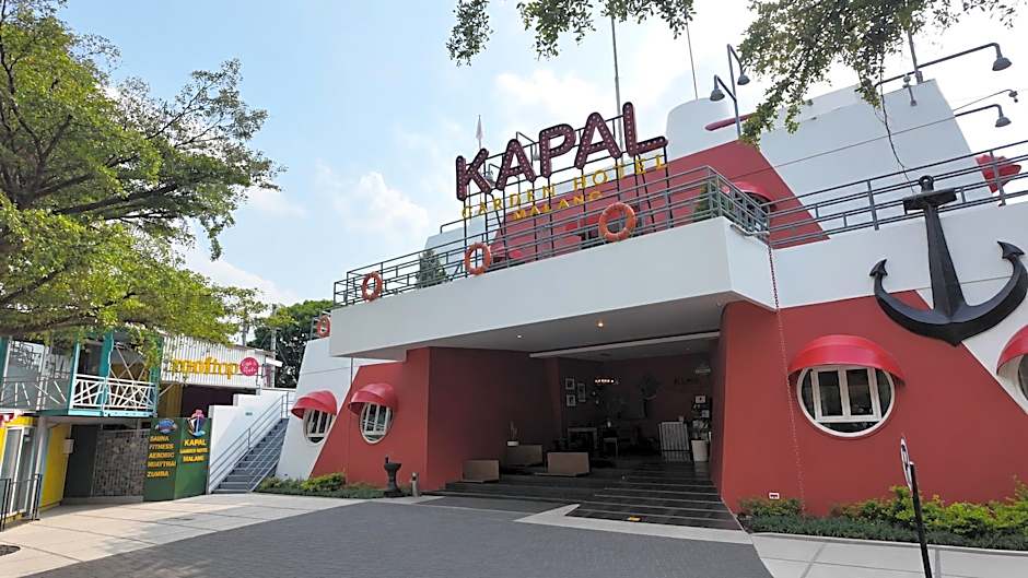Kapal Garden Hotel at Taman Rekreasi Sengkaling