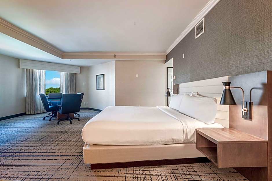 DoubleTree by Hilton South Charlotte Tyvola