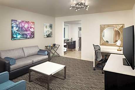 DoubleTree Suites by Hilton Hotel Detroit Downtown - Fort Shelby