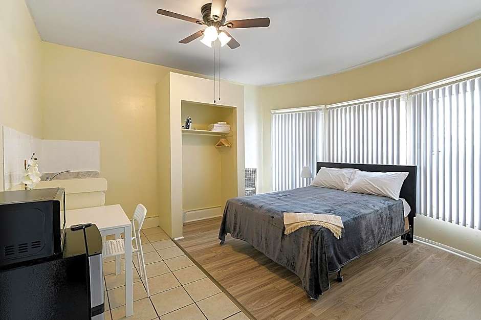 Pads on Pasadena Ave