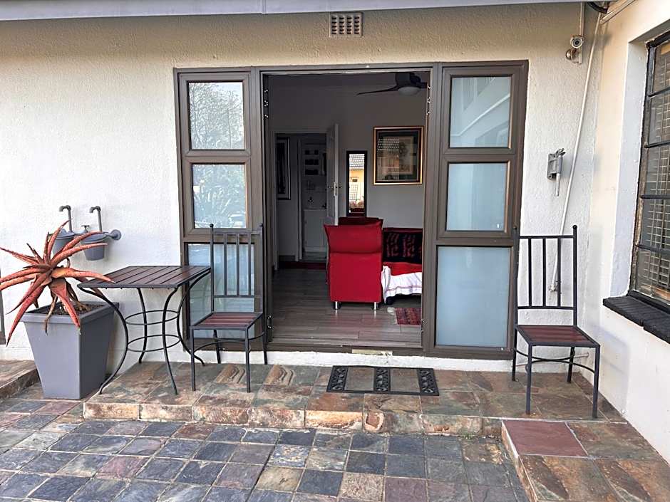 2 Op Terblanche Guesthouse