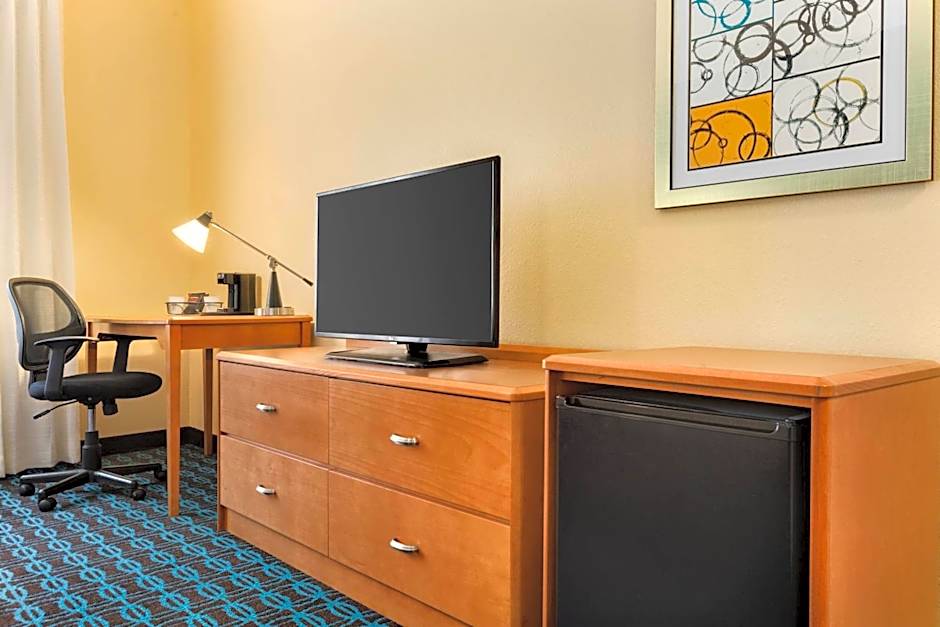 Fairfield Inn & Suites by Marriott Toledo Maumee