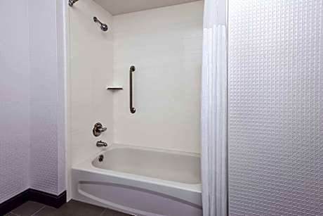 1 King W/Fridge Nonsmoking