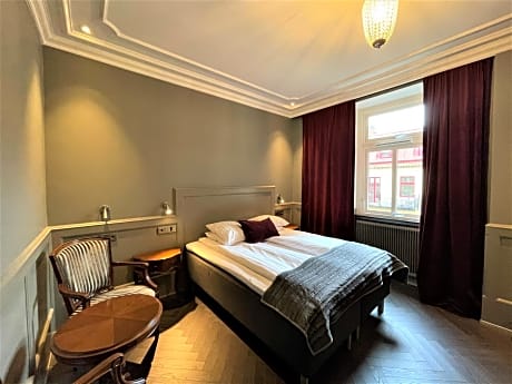 Deluxe Double Room with Jetted Tub
