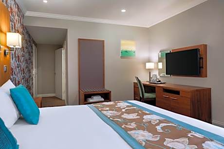 1 King Bed, Non-Smoking