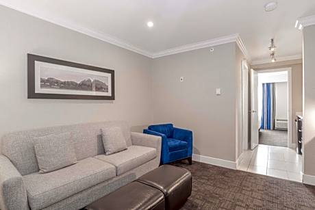 Standard Suite, 1 King Bed, Kitchenette