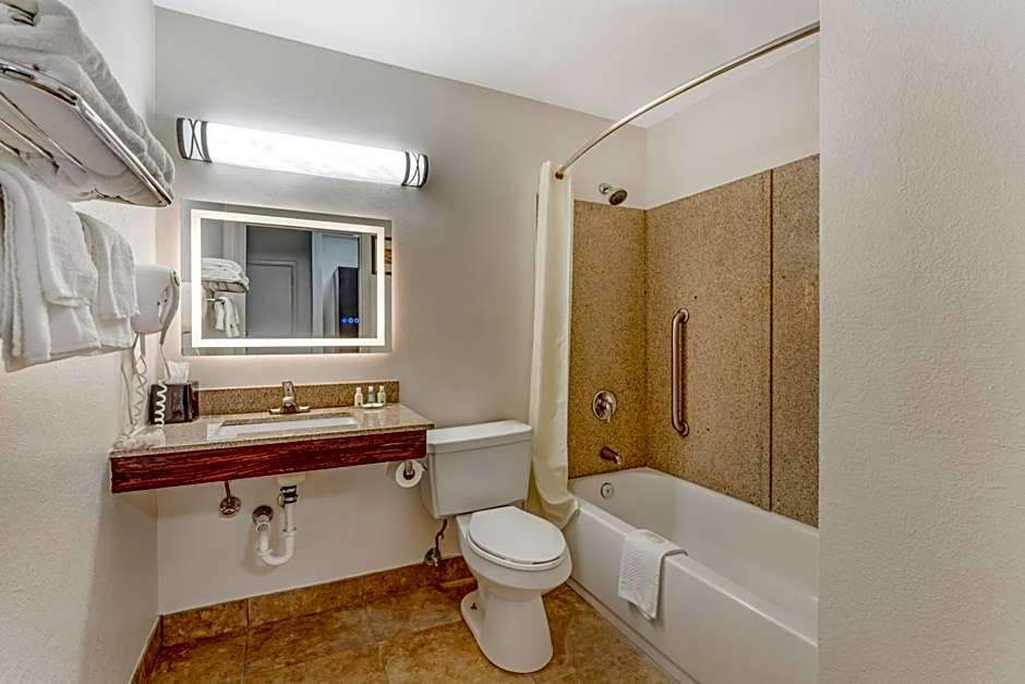 Quality Inn & Suites Chattanooga-East Ridge