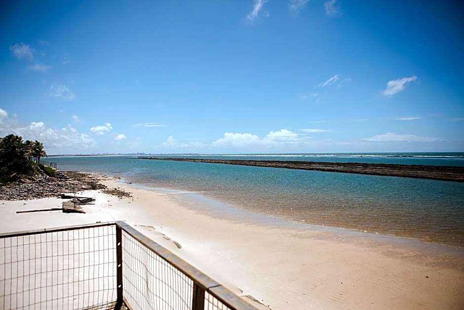 Casa com 5 suítes, sauna, piscina e área gourmet