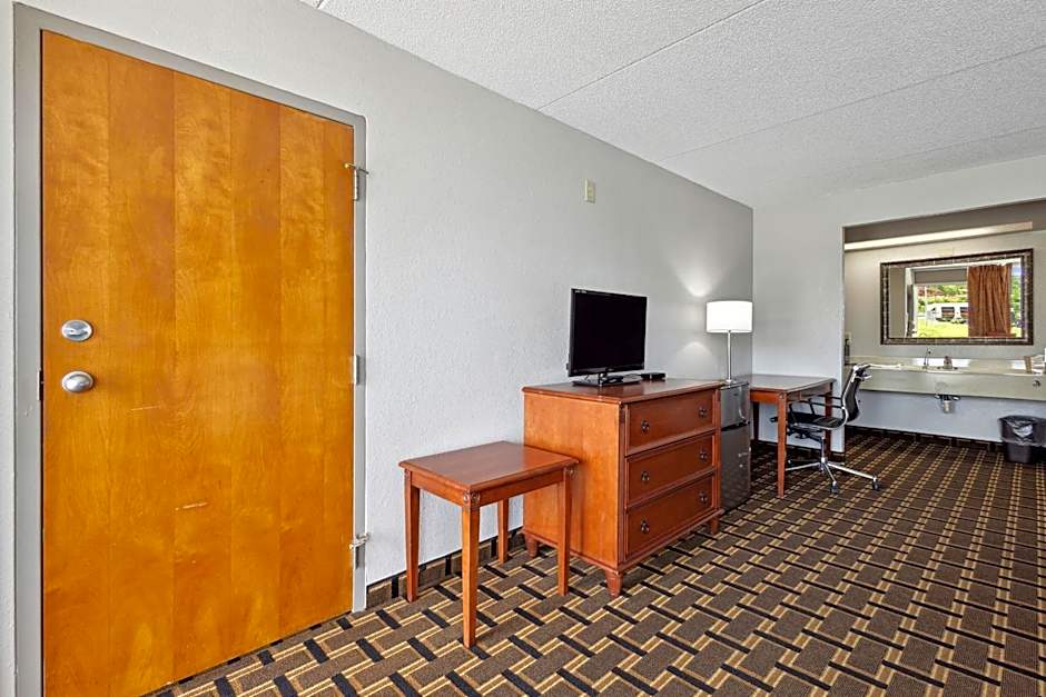 Relax inn by OYO Greeneville Near Hwy US-321