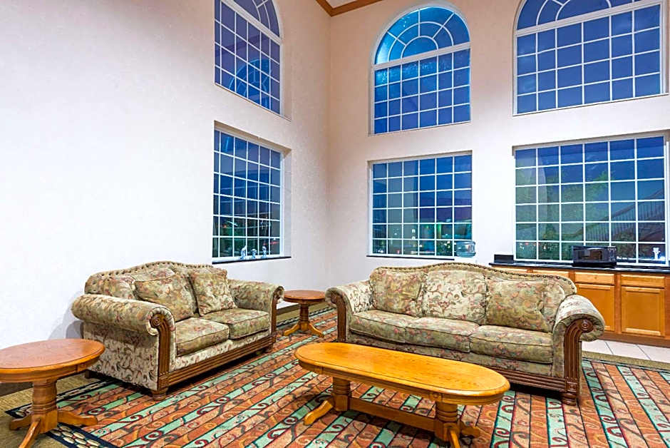 Super 8 by Wyndham Harrisburg Hershey North