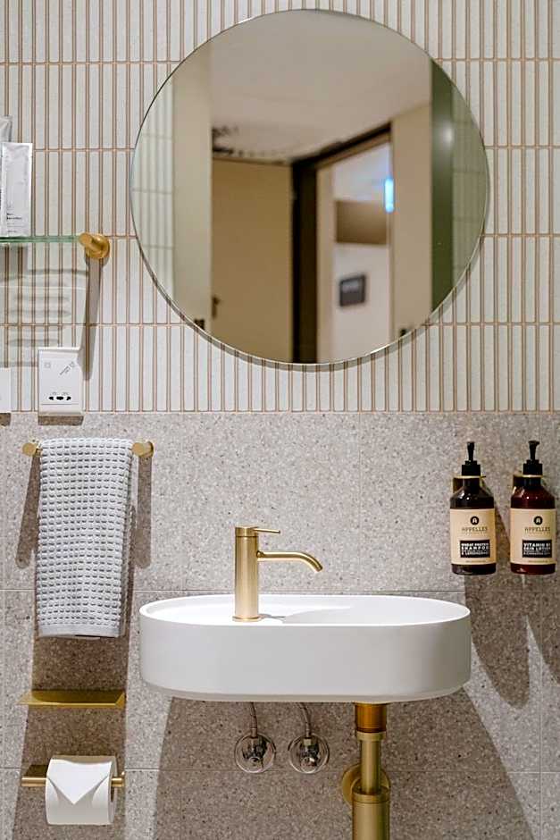 Aerotel Sydney - Inside International Terminal Airport