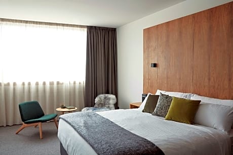 Grove Room with Bathtub