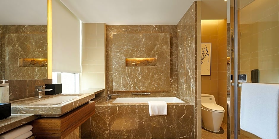 HUALUXE Ningbo Harbor City By IHG