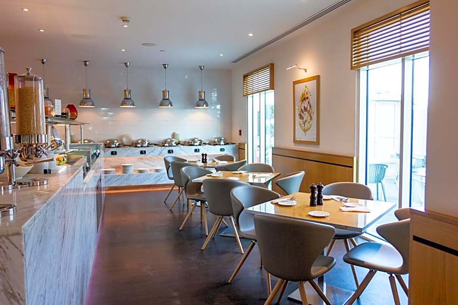 Premier Inn Dubai Investments Park - An Emirates Group Company