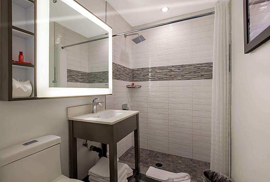 Sunset West Hotel SureStay Collection By Best Western