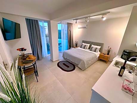 Deluxe Double Room with Balcony and Sea View