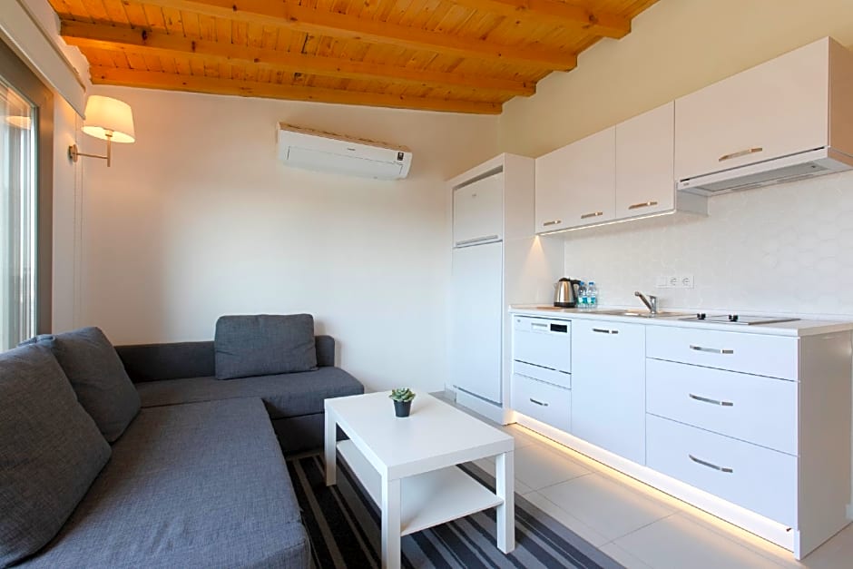 Aegean Apartments - Marina & Chios Island View