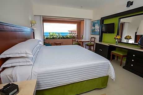 Deluxe Premium Level Ocean Front (2 Adults + 1 child)