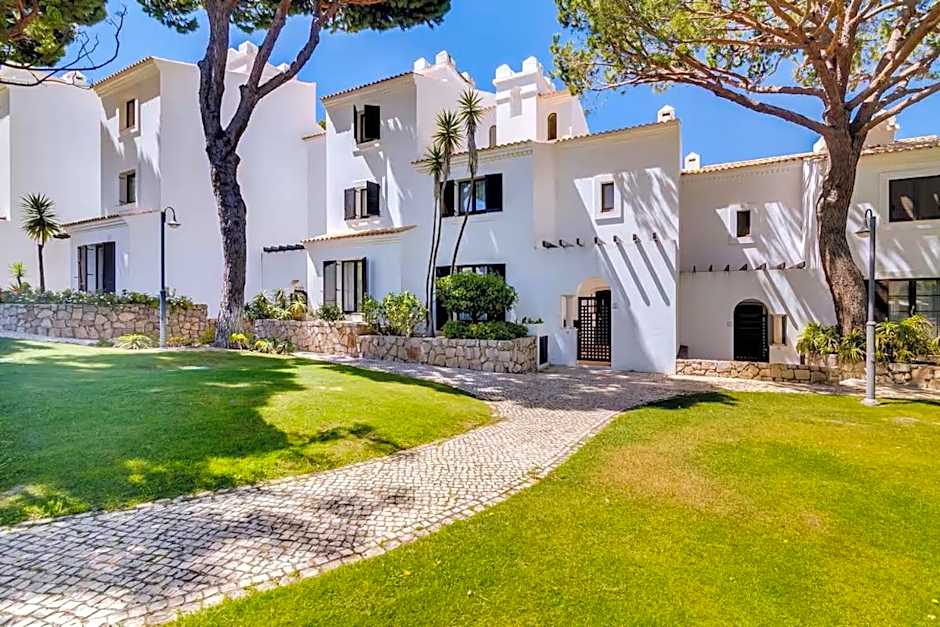 Pine Cliffs Village & Golf Suites