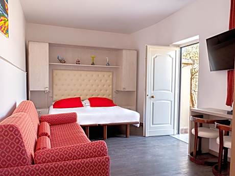 Family Room with Garden View