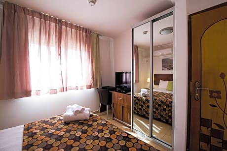 Mini Suite  (2 Adults + 2 Children)