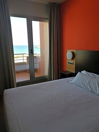 Apartment with Sea View and Terrace  (3-5 Adults)