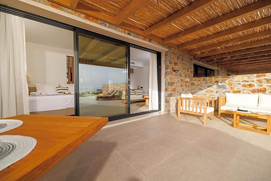 Deos Luxury Suites - Adults Only