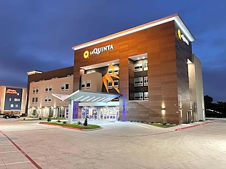 La Quinta Inn & Suites by Wyndham Dallas/Fairpark