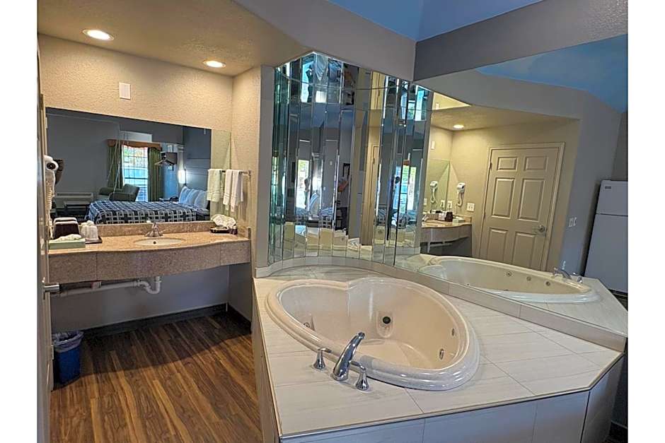 Regency Inn & Suites By Capital O Houston IAH Airport