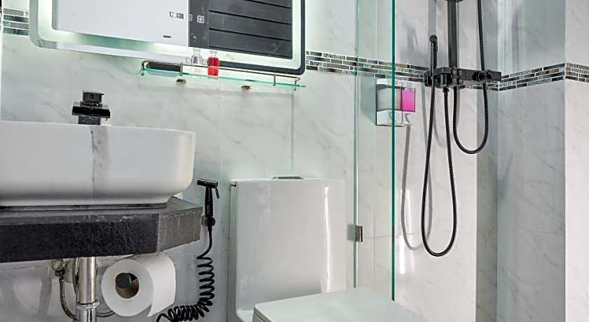 Thonglor Suites Hotel