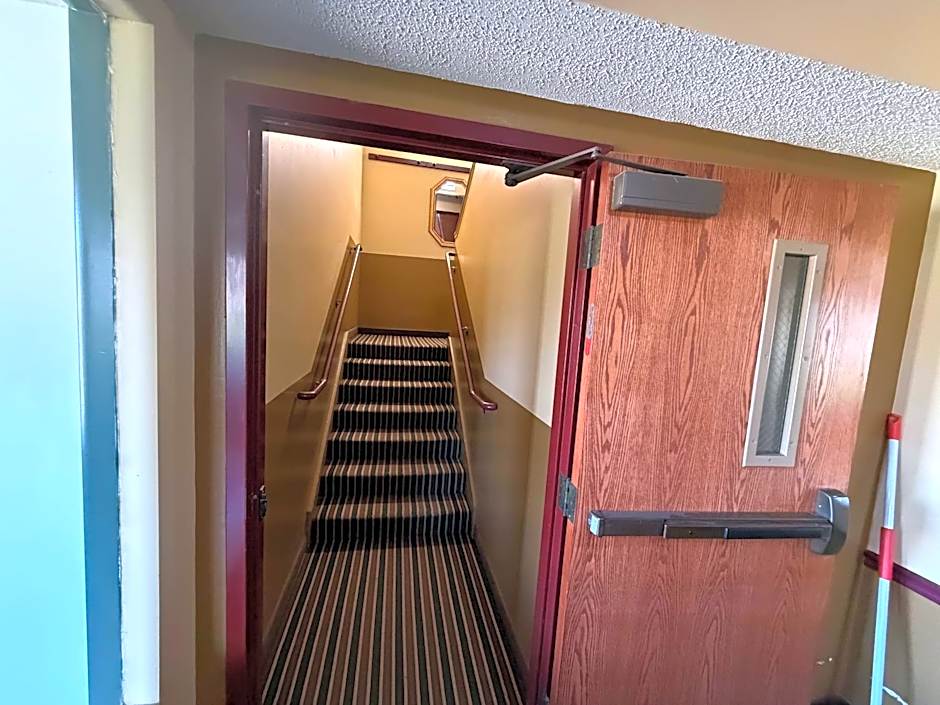 Royal Inn Rockville IN by Hotel O