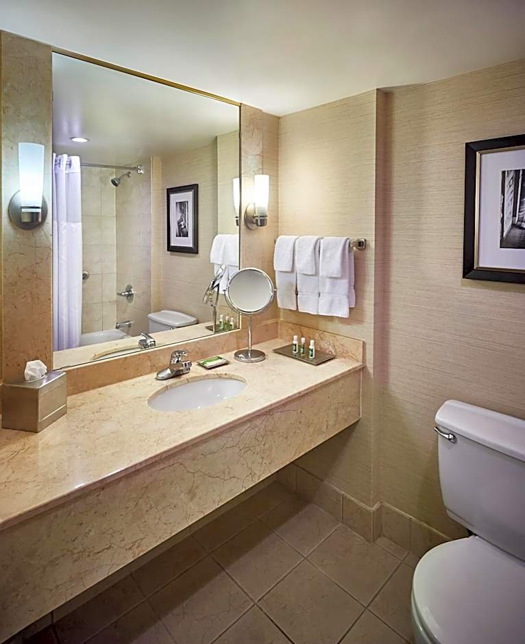 Best Western Plus Waterfront Hotel