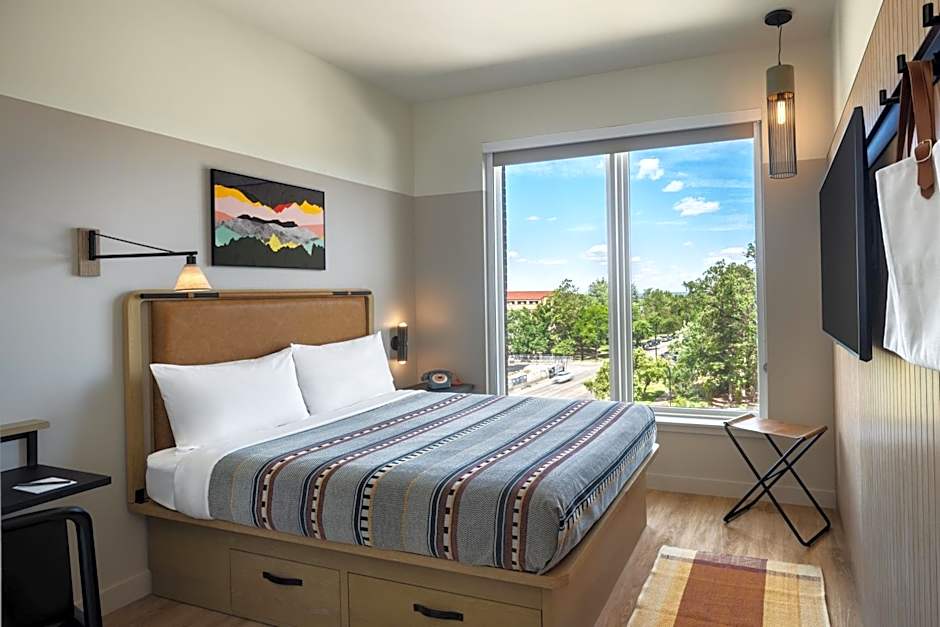 Moxy Boulder University