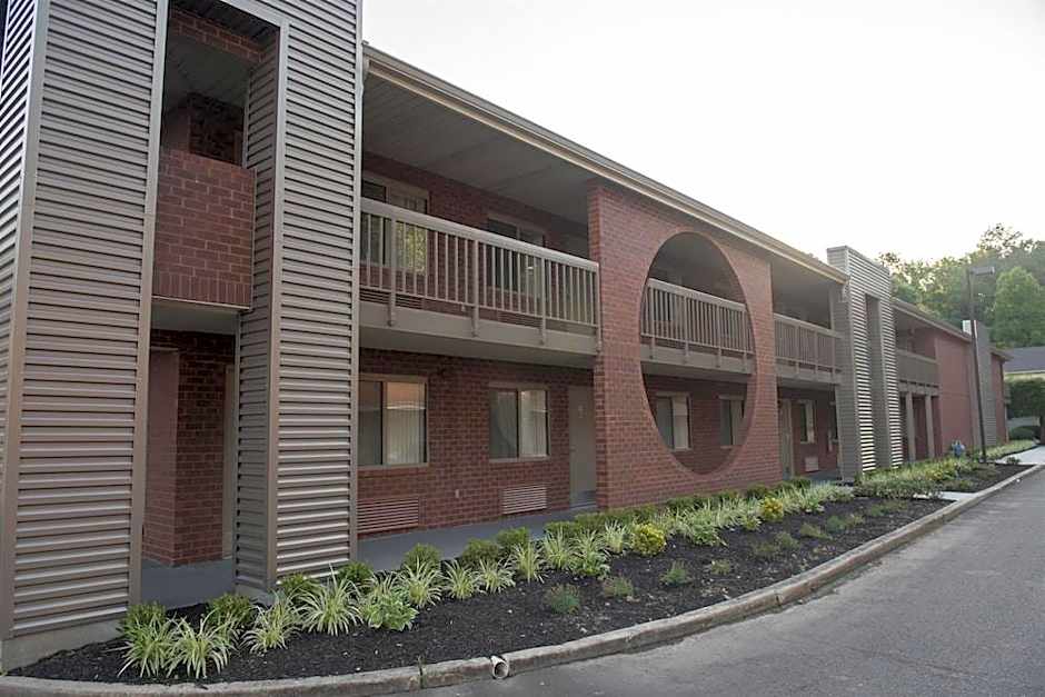 MHO Inn & Suites